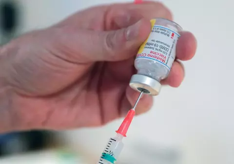 România a început de astăzi și vaccinarea cu Moderna. Rapelul este la 28 de zile, nu la 21, ca la Pfizer