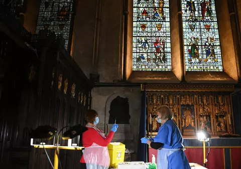 Imunizare pe acorduri de muzică clasică: O catedrală din Marea Britanie, transformată într-un centru de vaccinare anti-COVID
