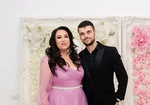 Oana Roman și Marius Elisei au divorțat astăzi la notar, după ce s-au despărțit înainte de sărbătorile de iarnă. Cei doi nu au venit însoțiți