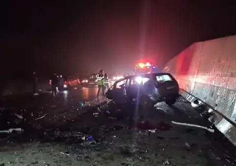 VIDEO | Accident teribil pe centura Iașiului. Un tânăr de 22 de ani a intrat cu mașina într-un zid de beton și a murit