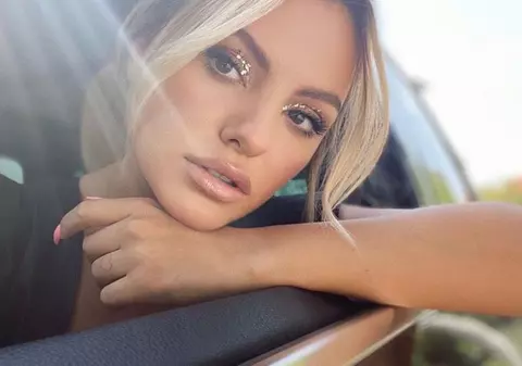 Primele imagini cu Alexandra Stan pe aeroport, după ce s-a întors din Republica Dominicană. Artista a slăbit. „Aveam frică de întuneric”