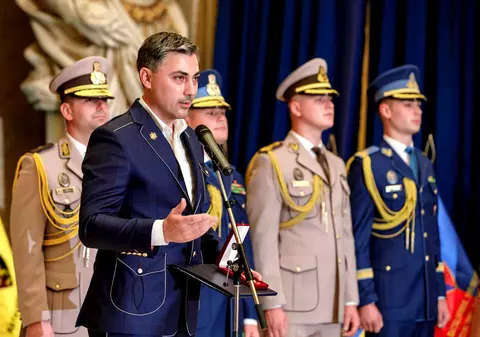 Cum arată noile uniforme ale Armatei Române