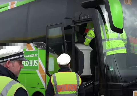 31 de români care călătoreau cu teste de coronavirus false, reținuți de poliție în Spania