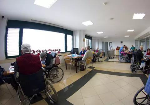 Doi din cinci rezidenți ai căminelor nu au fost încă vaccinați. Persoanele cu dizabilități și vârstnicii instituționalizați erau considerați prioritatea zero în etapa a doua a vaccinării