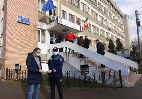 Un ieșean a găsit 5.000 de euro la un bancomat și i-a returnat. Cum a fost răsplătit