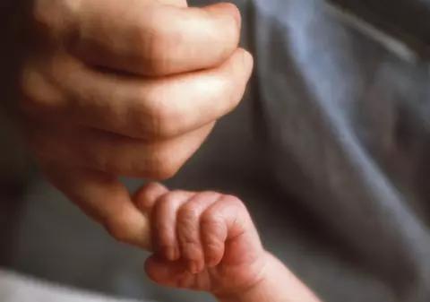 Reacția Arhiepiscopiei Sucevei în cazul bebelușului care a murit după botez: Am luat legătură cu preotul. Nu înțelegem de ce Dumnezeu a îngăduit această încercare