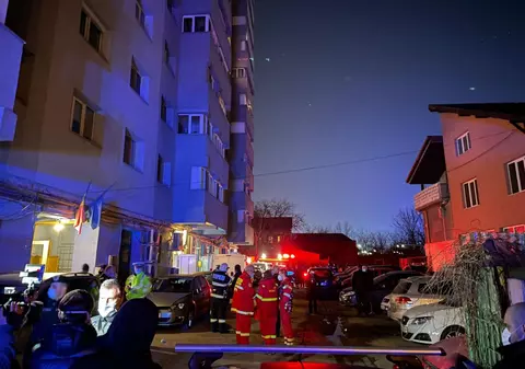 70 de oameni, evacuați dintr-un bloc din Timișoara, după o dezinsecție la parterul clădirii. „Am simțit miros de cauciuc ars, așa puternic. Stau la etajul opt”