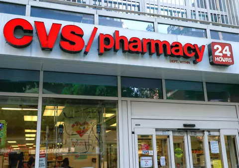 În SUA, vaccinul COVID va fi distribuit și administrat de luna aceasta inclusiv prin farmacii