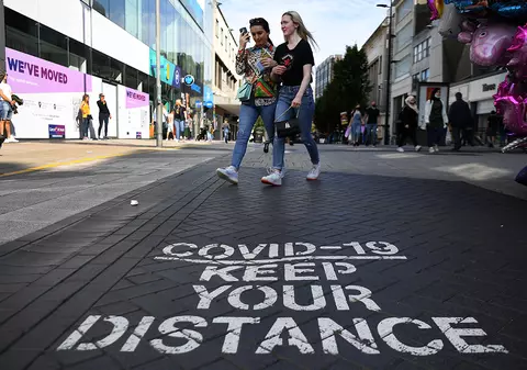 Avertismentul istoricilor britanici la un an de la începutul pandemiei: „Trăim vremuri primejdioase”. Ce provocări urmează după COVID-19