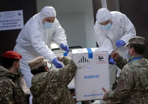 România primește luni a zecea tranșă de vaccin Pfizer. Cum se vor împărţi cele peste 200.000 de doze