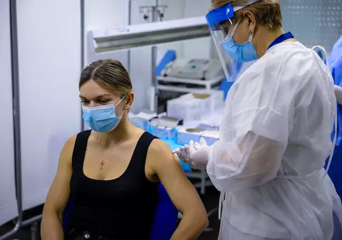 Valeriu Gheorghiță a explicat de ce s-a vaccinat Simona Halep cu Pfizer: Acest ser îndeplinea criteriile în cazul sportivei