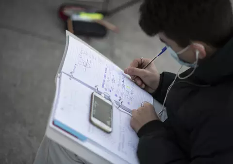 De ce unii studenți sunt mai slab pregătiți la finalizarea studiilor decât atunci când au intrat în facultăți?