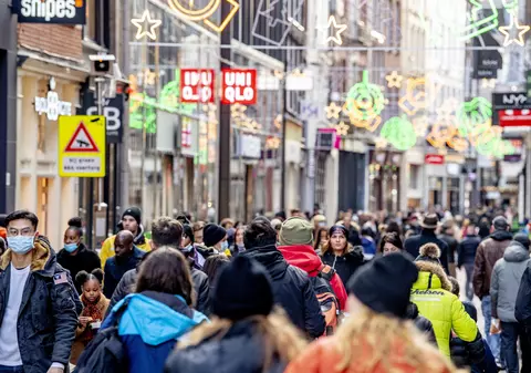 Olanda anunță că jumătate din noile infecții COVID sunt cu noua tulpină din Marea Britanie