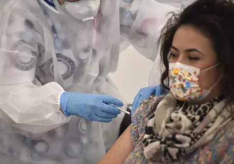 Peste 38.000 de persoane au fost vaccinate anti-Covid în ultimele 24 de ore. 244 de reacții adverse raportate