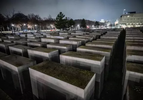 Prima condamnare din România pentru negarea Holocaustului: un an de închisoare pentru fostul ofițer SRI Vasile Zărnescu, cu amânarea executării pedepsei