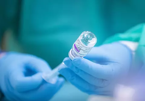 Femeie de 46 de ani, reacție de tip anafilactic după vaccinarea cu AstraZeneca, potrivit Comitetului Național de Vaccinare