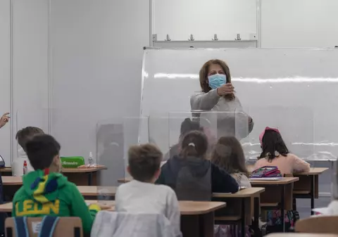 În România, 90% dintre dascălii de la clasele I-IV sunt femei. Care e situația în lume și cum se explică - studiu