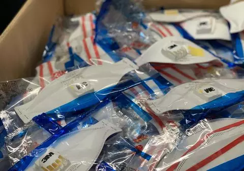 Zece percheziții în cazul măștilor falsificate vândute spitalului Victor Babeș din Timișoara. Medicii s-au plâns că le cădeau filtrele