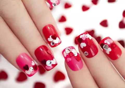Modele de unghii de Valentine’s Day - cum îți faci manichiura pentru Ziua Îndrăgostiților