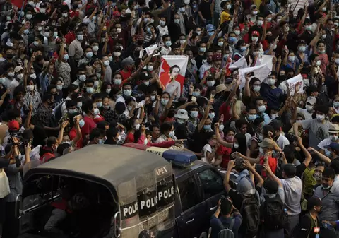 Proteste în Myanmar, după lovitura de stat. Armata a tăiat accesul locuitorilor la internet