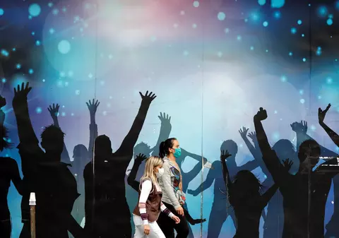 Calendarul optimist al finalului pandemiei: când vom lăsa măștile pentru a ne întoarce la normalitate