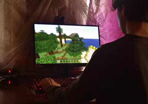 Jocurile pe calculator vor fi recunoscute ca sport oficial în România. Premierul Ciucă, printre inițiatorii proiectului