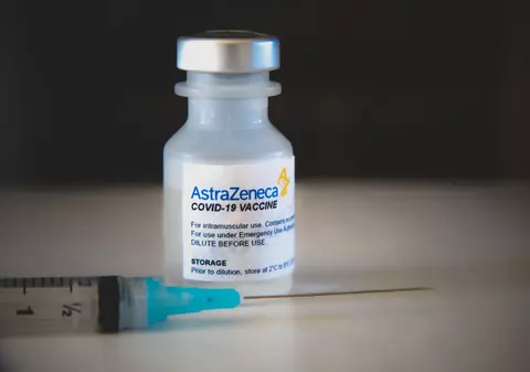 Autoritățile anunță că peste 80.000 de persoane s-au programat pentru vaccinul cu AstraZeneca: „S-au înscris 179 de persoane pe minut”