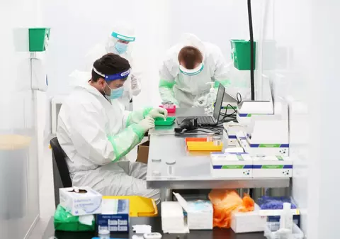 Tulpina britanică de COVID va deveni dominantă în Germania în scurt timp, anunță oficialii. Cu cât a crescut incidența în două săptămâni