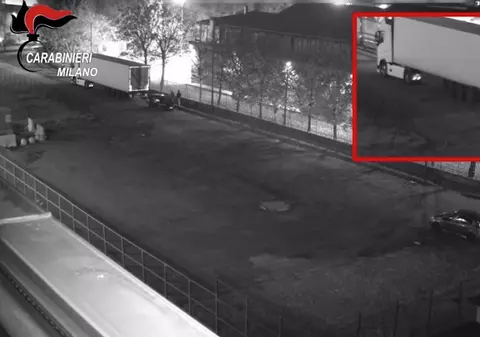 Au fost prinși ultimii cinci români care puneau pistolul la tâmplă șoferilor de TIR, îi răpeau și apoi furau tot din camioane, în Italia