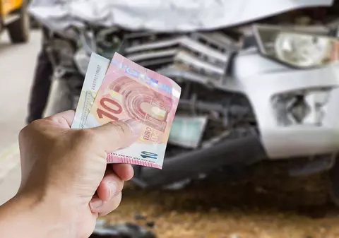 Proces pentru brăileanul acuzat că dădea bani cu camătă și, în același timp, fura zeci de mii de euro și simula un accident rutier pentru a păcăli asigurările