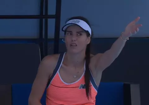Sorana Cîrstea, criză de nervi pe terenul de tenis. „Taci din gură!”. A cerut arbitrei să avertizeze propriul antrenor