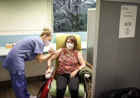 Franța recomandă o singură doză de vaccin pentru persoanele care au fost infectate cu COVID