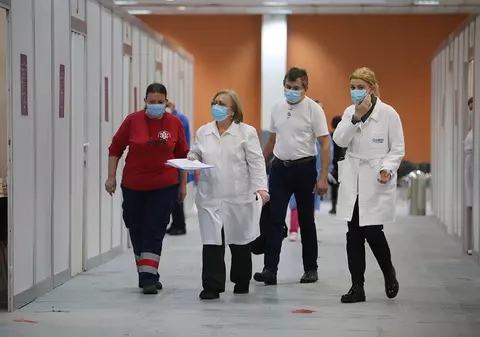 Prioritate la vaccinare anti-COVID pentru pacienții cu transplant sau cei aflați pe lista de așteptare. Care e procedura