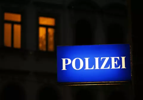 Ce amendă a încasat un cuplu de tineri, prins de polițiștii germani că făcea dragoste într-o pădure