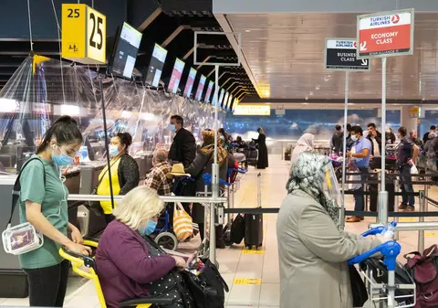 Români blocați în aeroportul din Istanbul, dintr-o eroare. Li s-a cerut test PCR, deși acesta e obligatoriu abia din 12 februarie