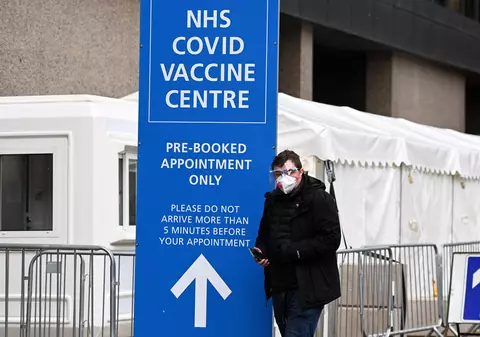 Marea Britanie ar putea menține restricțiile până când toată populația adultă va fi vaccinată anti-COVID-19