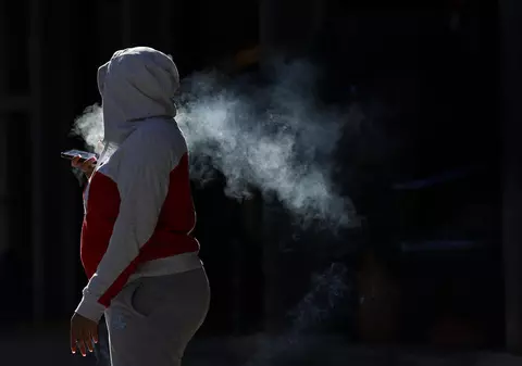 Soluțiile găsite de locuitorii din Texas, care au rămas fără curent în cea mai grea iarnă: jucăriile de lemn ale copiilor, aruncate în foc pentru căldură