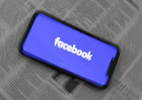 De ce a rupt Facebook prietenia cu Australia: o aprigă dispută despre bani, monopolul giganților tech și importanța presei în democrație