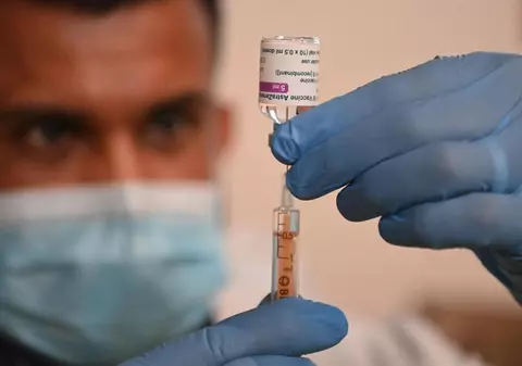 „Obsesia pentru eficiența vaccinurilor ne-a orbit”. Importantă este capacitatea serurilor de a preveni spitalizările și decesele COVID