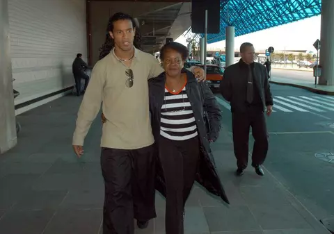 Mama lui Ronaldinho a murit din cauza COVID-19. Femeia era internată în spital de două luni