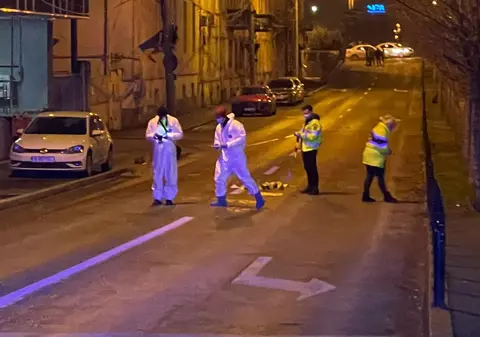 Un tânăr fără adăpost din Timișoara a fost înjunghiat în stradă. Bărbatul a murit în ambulanță