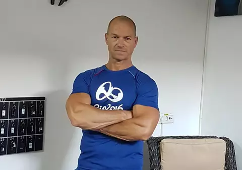 Ce se vede pe imaginile cu scandalul dintre tatăl Cătălinei Ponor și doi polițiști locali. Florin Bărbăscu este cercetat pentru ultraj, dar a făcut plângere pentru abuz