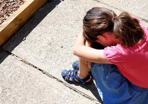 România are 15 anchetatori specializați pentru audierea copiilor abuzați sexual și mii de victime în fiecare an. „Față de Norvegia, Franța, nici la grădiniță nu suntem”