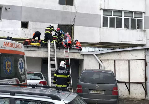 O tânără s-a aruncat de la etajul  8 al unui bloc din Bârlad. Părinții au găsit mesajul de adio și au alertat Poliția