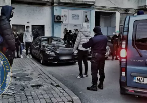 Majorat organizat în spatele blocurilor, întrerupt de jandarmii din Dâmbovița. Zeci de tineri, sancționați