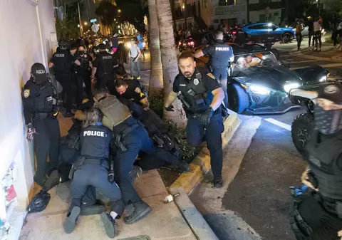 Stare de urgență la Miami, după ce turiștii au invadat orașul, nerespectând regulile sanitare. Poliția a făcut zeci de arestări