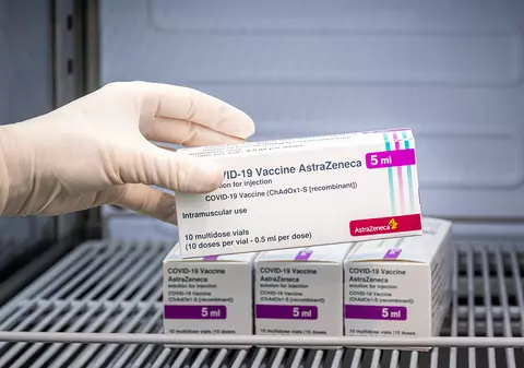 Agenția UE pentru Medicamente crede că beneficiul vaccinării cu AstraZeneca depășește riscurile