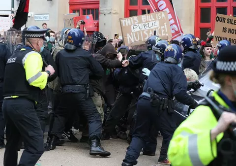 Violențe la Bristol, în Anglia, în timpul unei manifestații împotriva legii care restricționează protestele