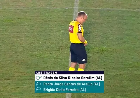 Un arbitru brazilian nu a putut să se mai țină și a urinat pe teren