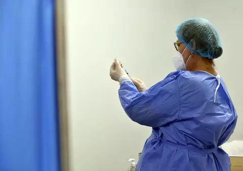 Aproape 55.000 de persoane s-au vaccinat anti-Covid în ultimele 24 de ore. Au fost raportate 234 de reacții adverse